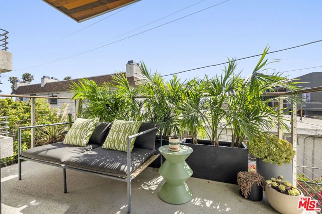 3981 Moore Street 301, Los Angeles, CA 90066