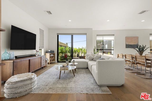 3981 Moore Street 301, Los Angeles, CA 90066