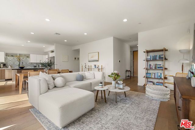 3981 Moore Street 301, Los Angeles, CA 90066