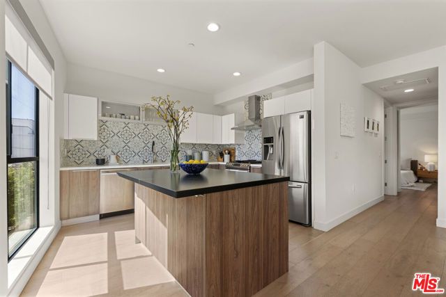 3981 Moore Street 301, Los Angeles, CA 90066
