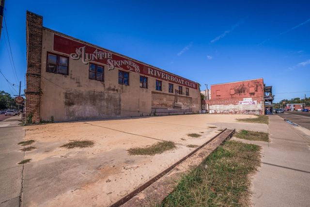 101 & 109 N Polk Street, Jefferson, TX 75657