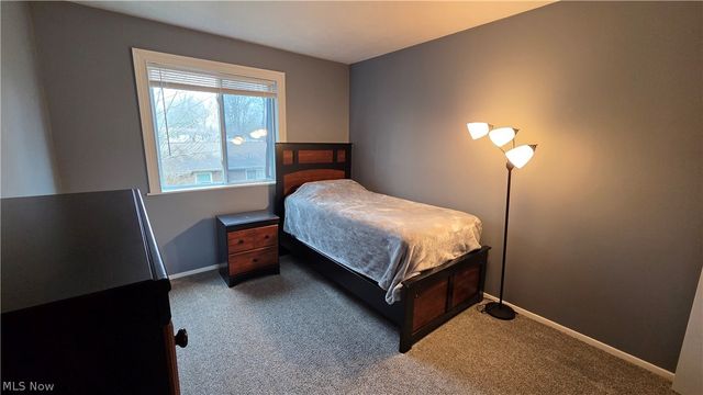 9284 Willow Lane, Olmsted Falls, OH 44138