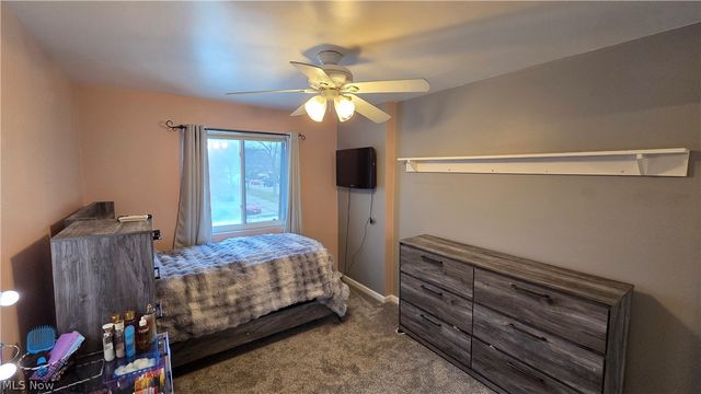 9284 Willow Lane, Olmsted Falls, OH 44138