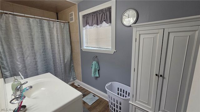 9284 Willow Lane, Olmsted Falls, OH 44138