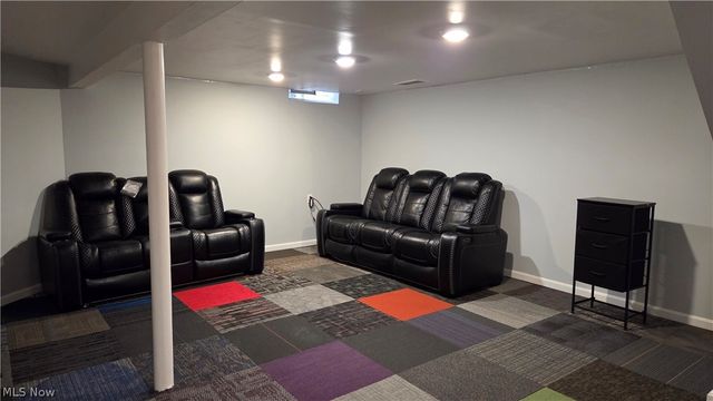 9284 Willow Lane, Olmsted Falls, OH 44138