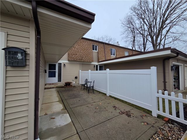 9284 Willow Lane, Olmsted Falls, OH 44138