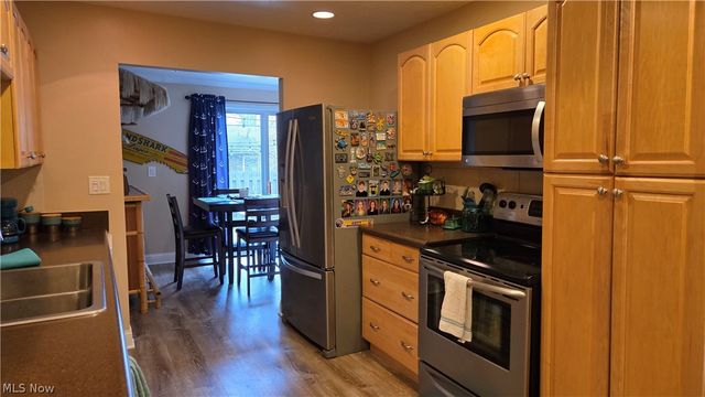 9284 Willow Lane, Olmsted Falls, OH 44138