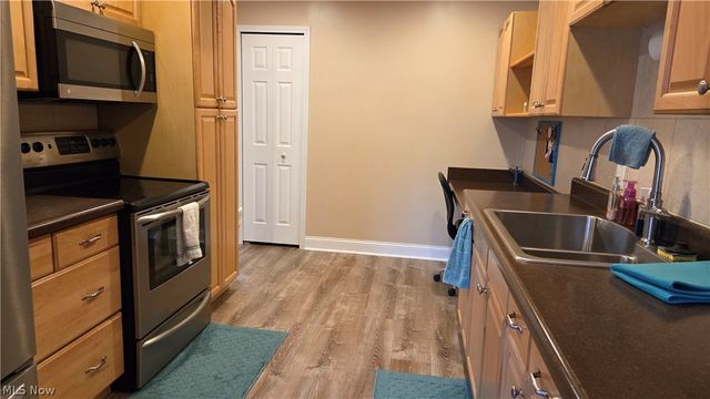 9284 Willow Lane, Olmsted Falls, OH 44138