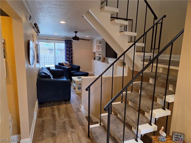 9284 Willow Lane, Olmsted Falls, OH 44138