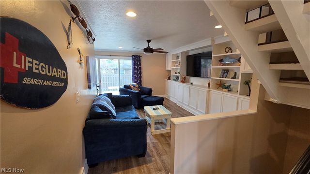 9284 Willow Lane, Olmsted Falls, OH 44138