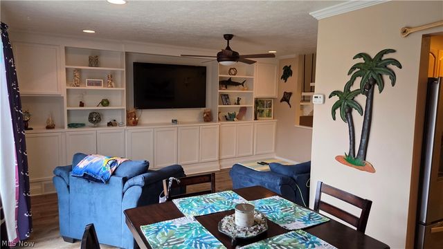 9284 Willow Lane, Olmsted Falls, OH 44138