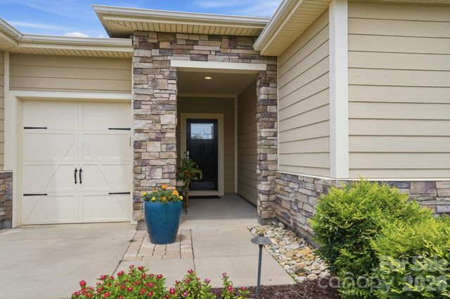 6127 Raven Rock Drive, Denver, NC 28037