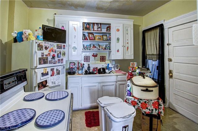 2149 W 105th Street, Cleveland, OH 44102