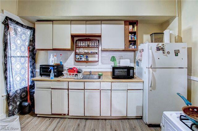 2149 W 105th Street, Cleveland, OH 44102