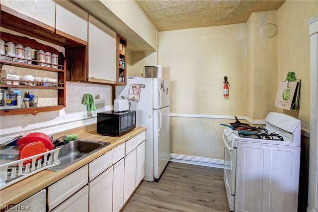 2149 W 105th Street, Cleveland, OH 44102