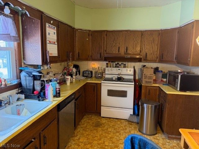 1537 Wooster Road W, Barberton, OH 44203