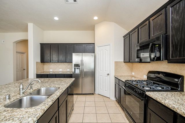 1516 Meadow Wood Drive, Pearland, TX 77581