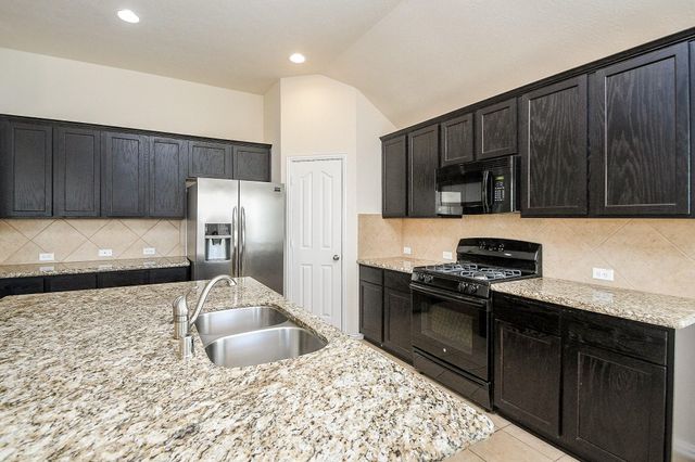 1516 Meadow Wood Drive, Pearland, TX 77581