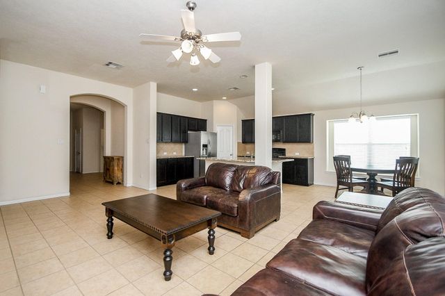 1516 Meadow Wood Drive, Pearland, TX 77581