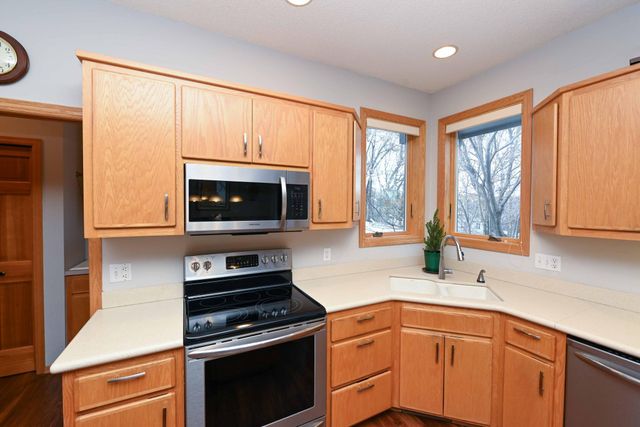 9108 Trotters Lane, Woodbury, MN 55125