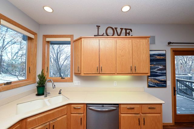 9108 Trotters Lane, Woodbury, MN 55125