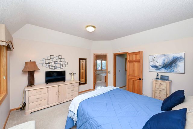 9108 Trotters Lane, Woodbury, MN 55125