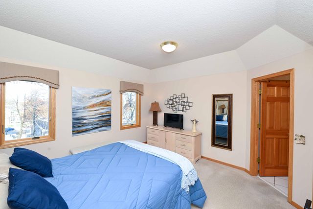 9108 Trotters Lane, Woodbury, MN 55125