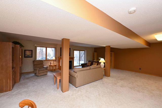 9108 Trotters Lane, Woodbury, MN 55125