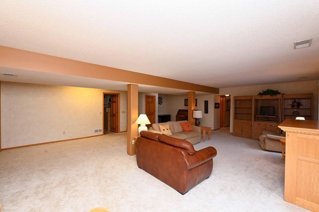 9108 Trotters Lane, Woodbury, MN 55125
