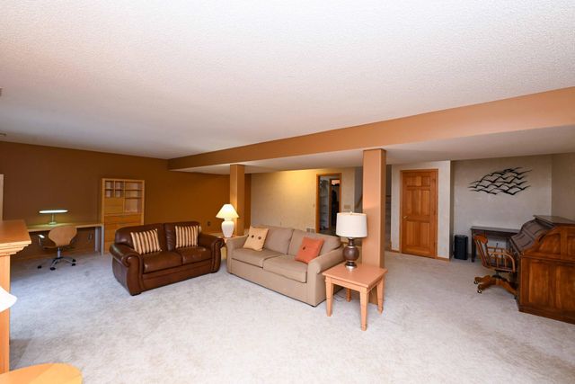 9108 Trotters Lane, Woodbury, MN 55125