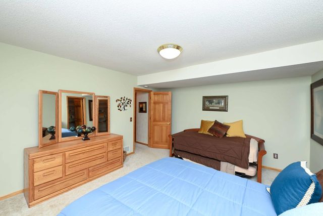 9108 Trotters Lane, Woodbury, MN 55125