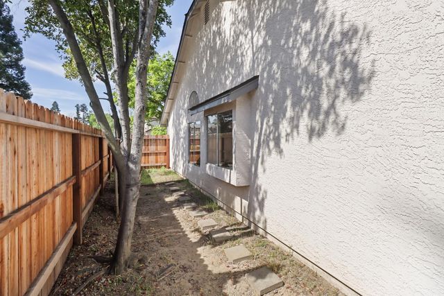 8200 Montville Ct, Antelope, CA 95843