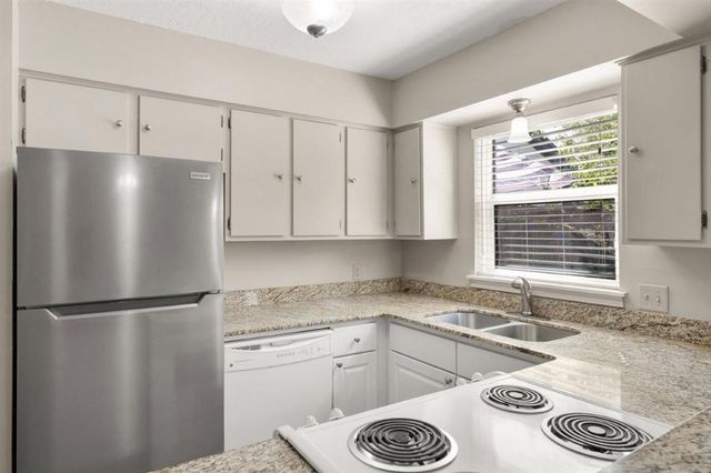 2328 Lake Street, Lake Charles, LA 70601