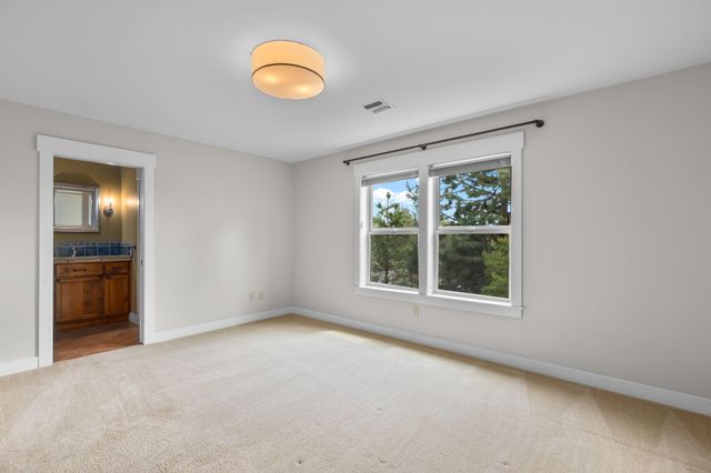 61438 Linton Loop, Bend, OR 97702
