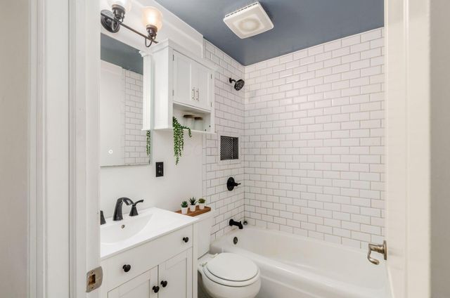 2564 Shore Line Lane, Columbus, OH 43221