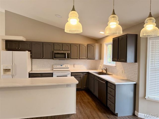 2309 W Squire Road, Lake Sherwood, MO 63357