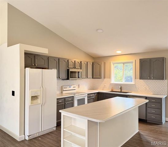 2309 W Squire Road, Lake Sherwood, MO 63357