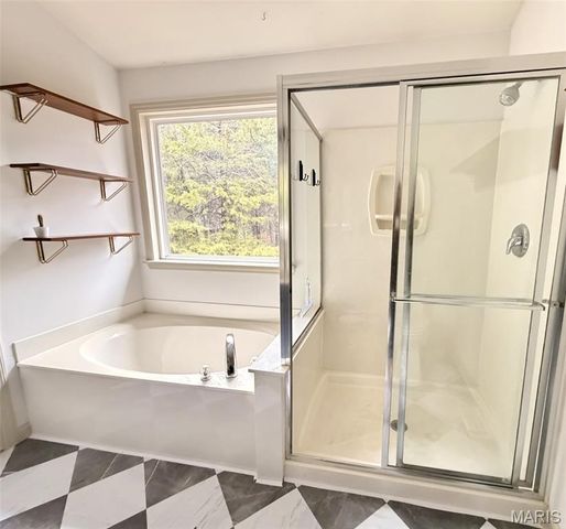 2309 W Squire Road, Lake Sherwood, MO 63357