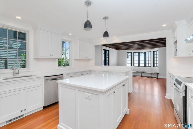 32 Wood Road, Branford, CT 06405