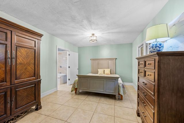 6636 High Ridge Road, Lake Worth, FL 33462