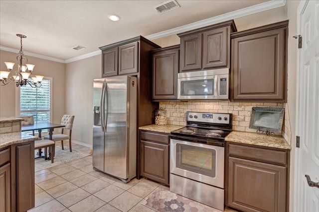 1823 Woodland Park Drive, Denison, TX 75021