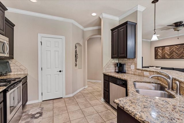 1823 Woodland Park Drive, Denison, TX 75021