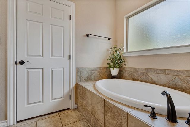 1823 Woodland Park Drive, Denison, TX 75021