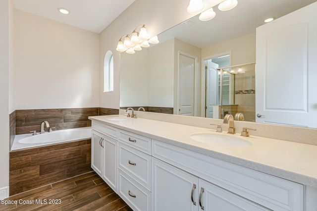 7953 Loren Cove Drive, Melbourne, FL 32940