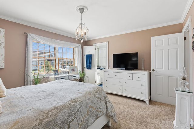 189 N Iowa Avenue, Massapequa, NY 11758