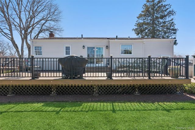 189 N Iowa Avenue, Massapequa, NY 11758