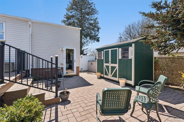 189 N Iowa Avenue, Massapequa, NY 11758