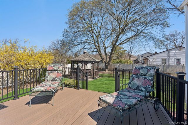 189 N Iowa Avenue, Massapequa, NY 11758