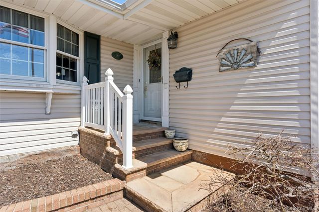 189 N Iowa Avenue, Massapequa, NY 11758
