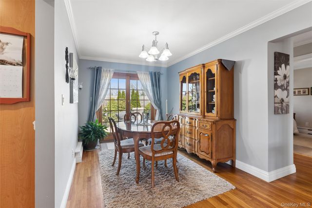 189 N Iowa Avenue, Massapequa, NY 11758